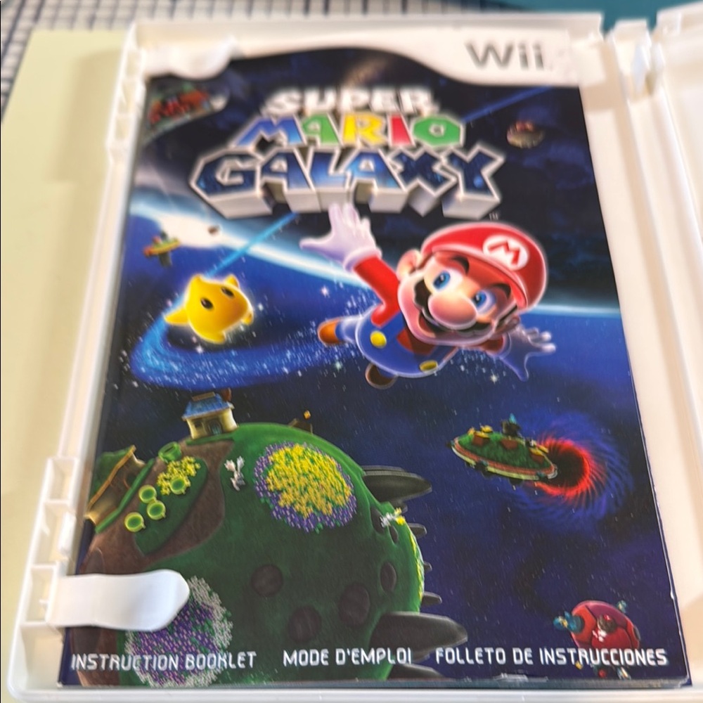 Nintendo Super Mario Galaxy for Wii - Black - Picture 2 of 4